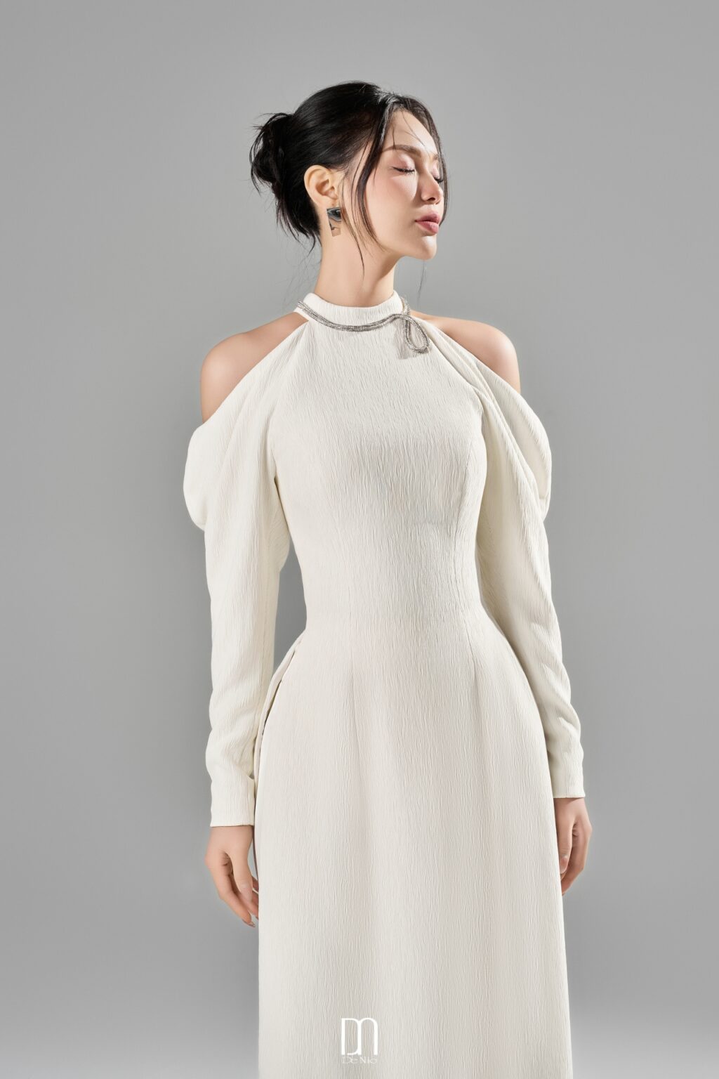 Liana halter neck Ao Dai with sparkling strings | DeNio – Official Site