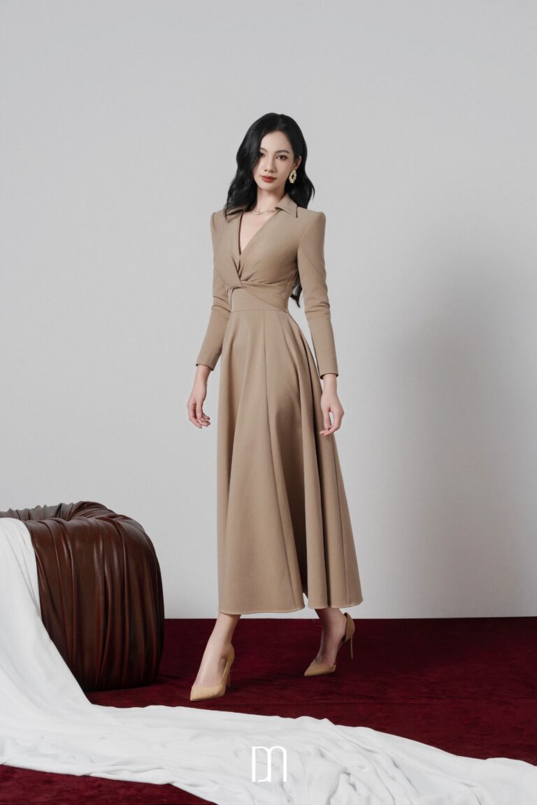 Elowyn V-neck midi shirt dress with twist waist - Image 4