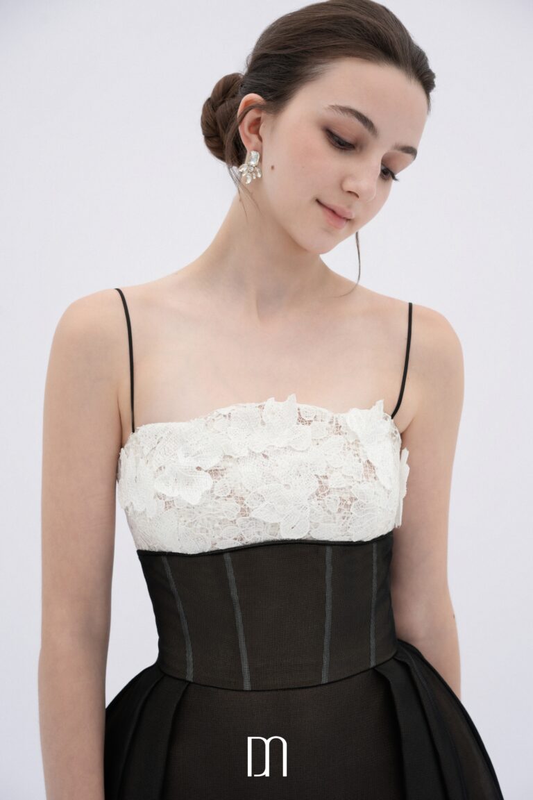 Vela mesh midi dress with floral lace - Image 3