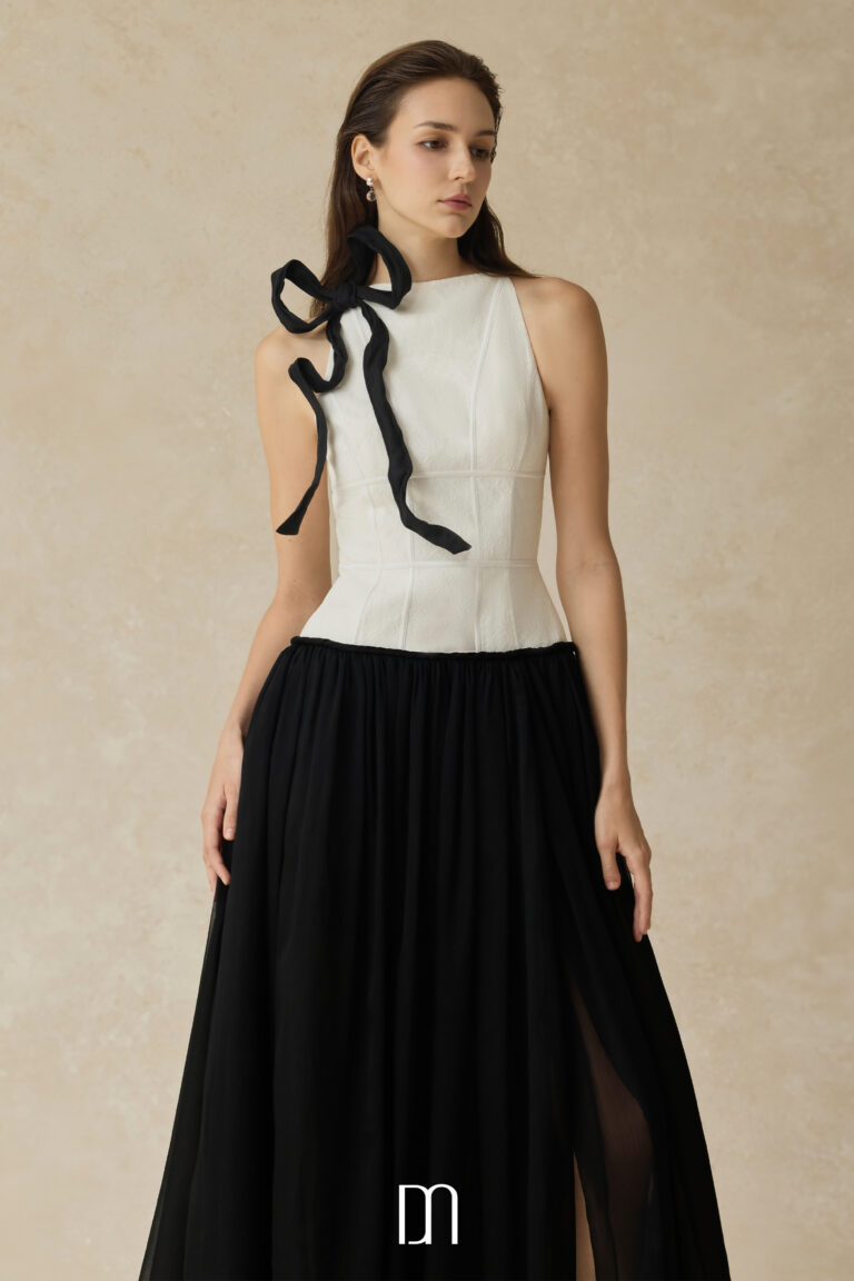 Lunaria Halter neck lace dress with bow - Image 4