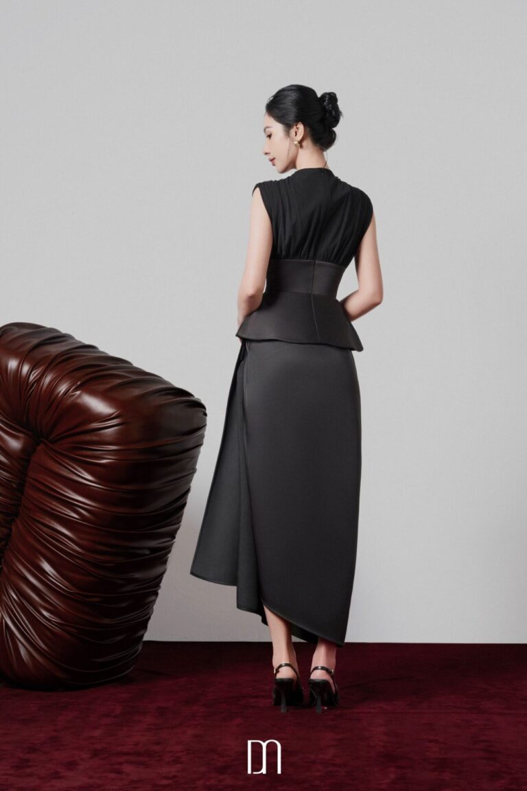Jovie sleeveless V neck drapping peplum top