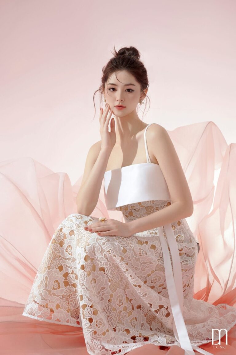 Taurus lace dress