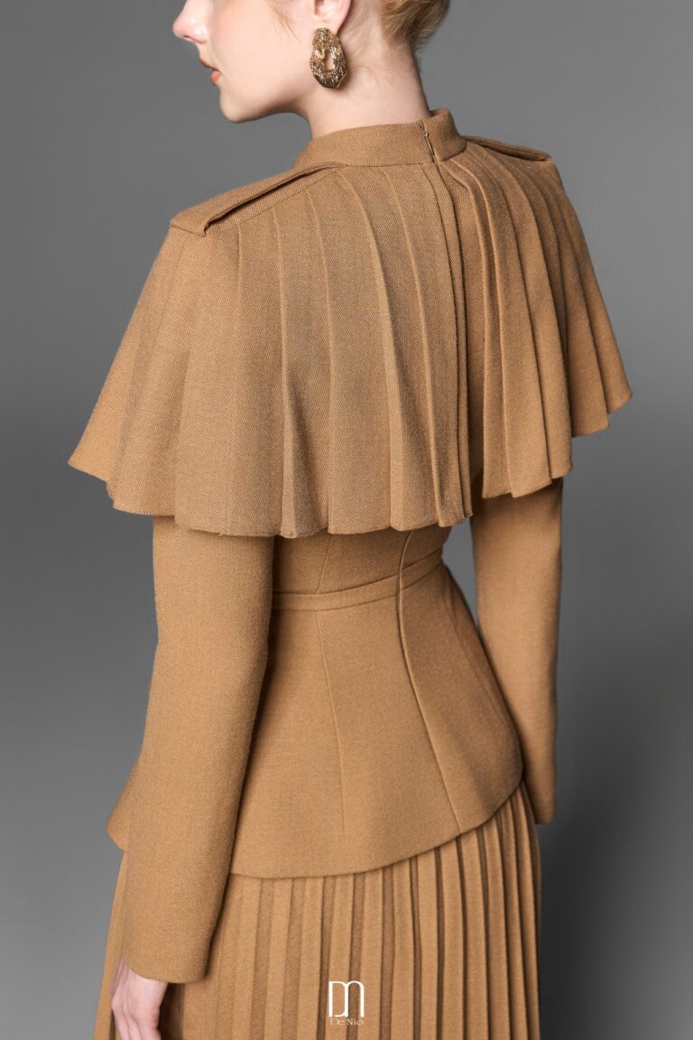 Dolly tweed vest with pleated cape