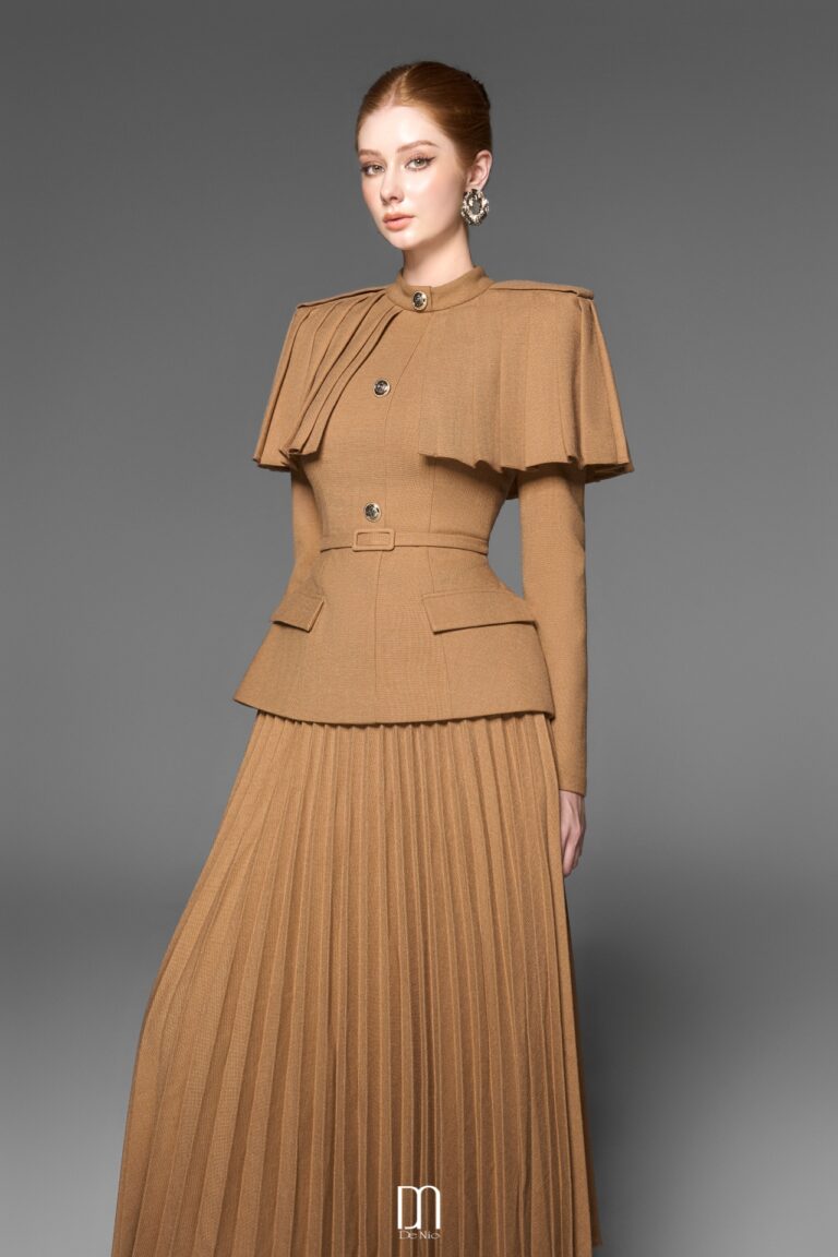 Dolly tweed vest with pleated cape