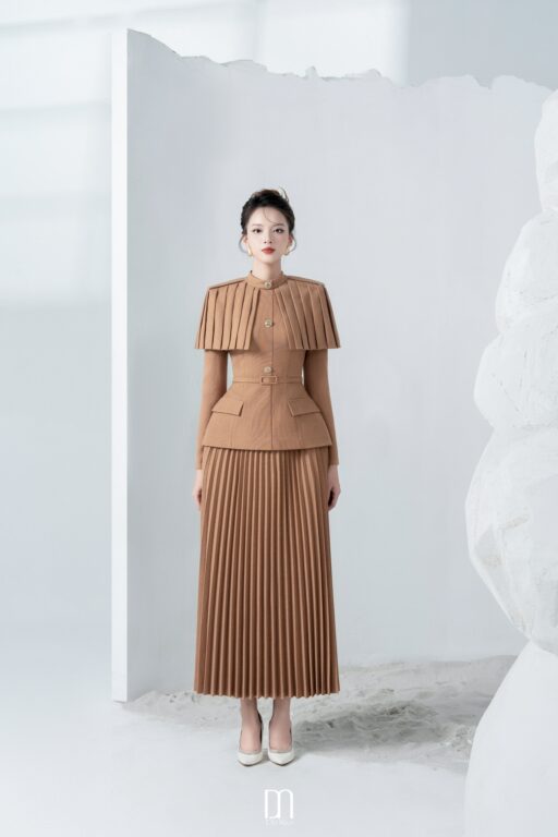 Dolly tweed vest with pleated cape