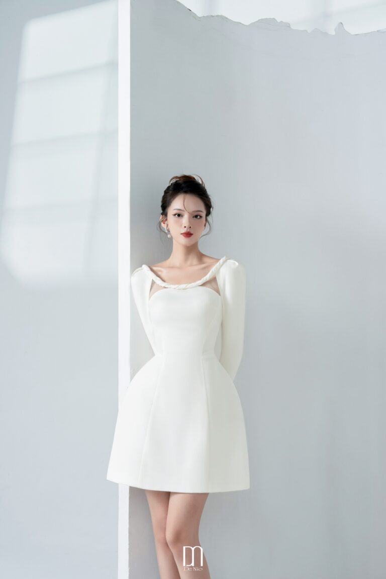 Bessy long - sleeved dress with twisted detail