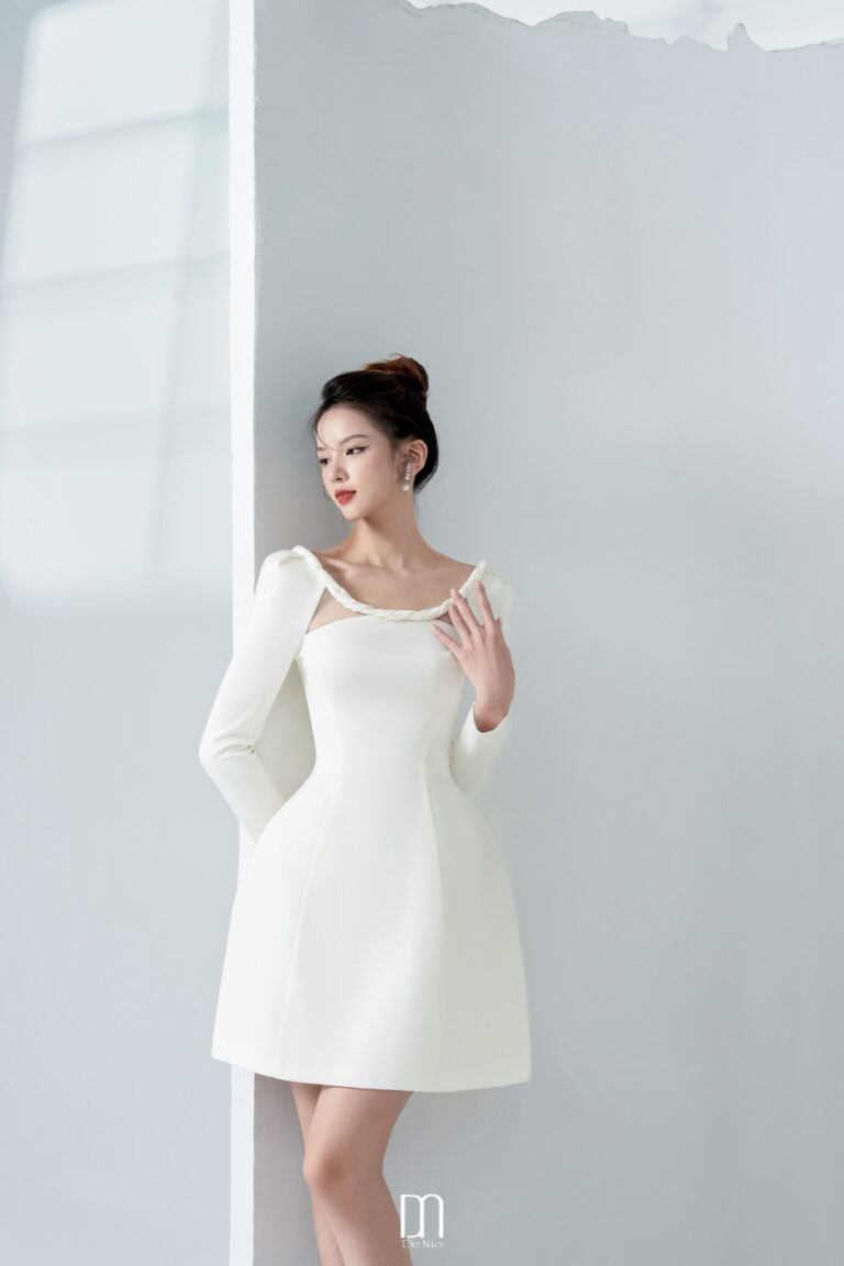Bessy long - sleeved dress with twisted detail