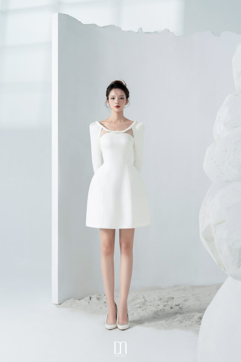 Bessy long - sleeved dress with twisted detail
