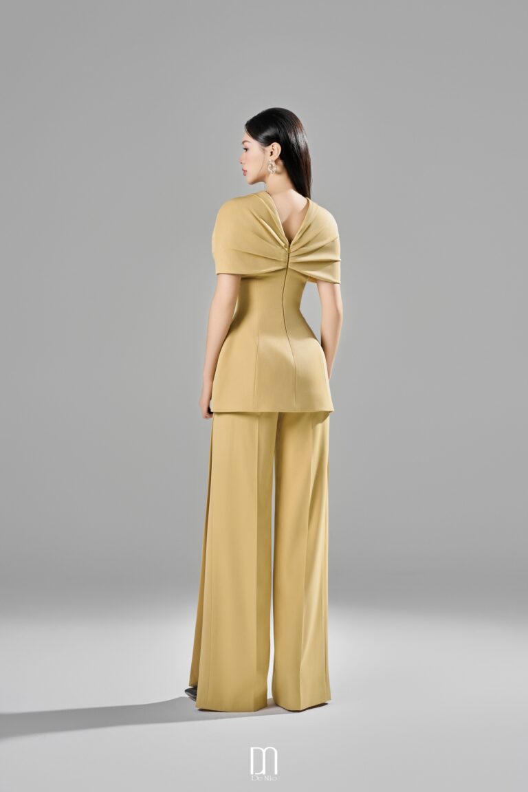 Larissa straight pants with side slit