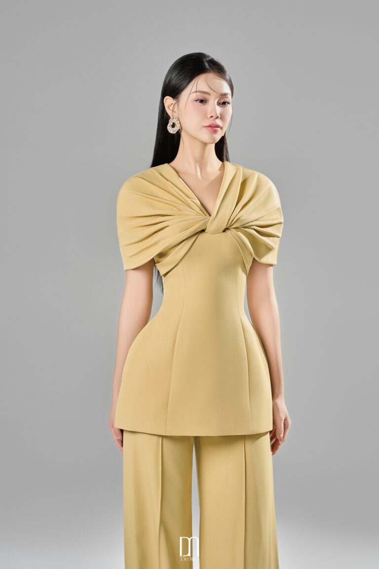 Larissa straight pants with side slit