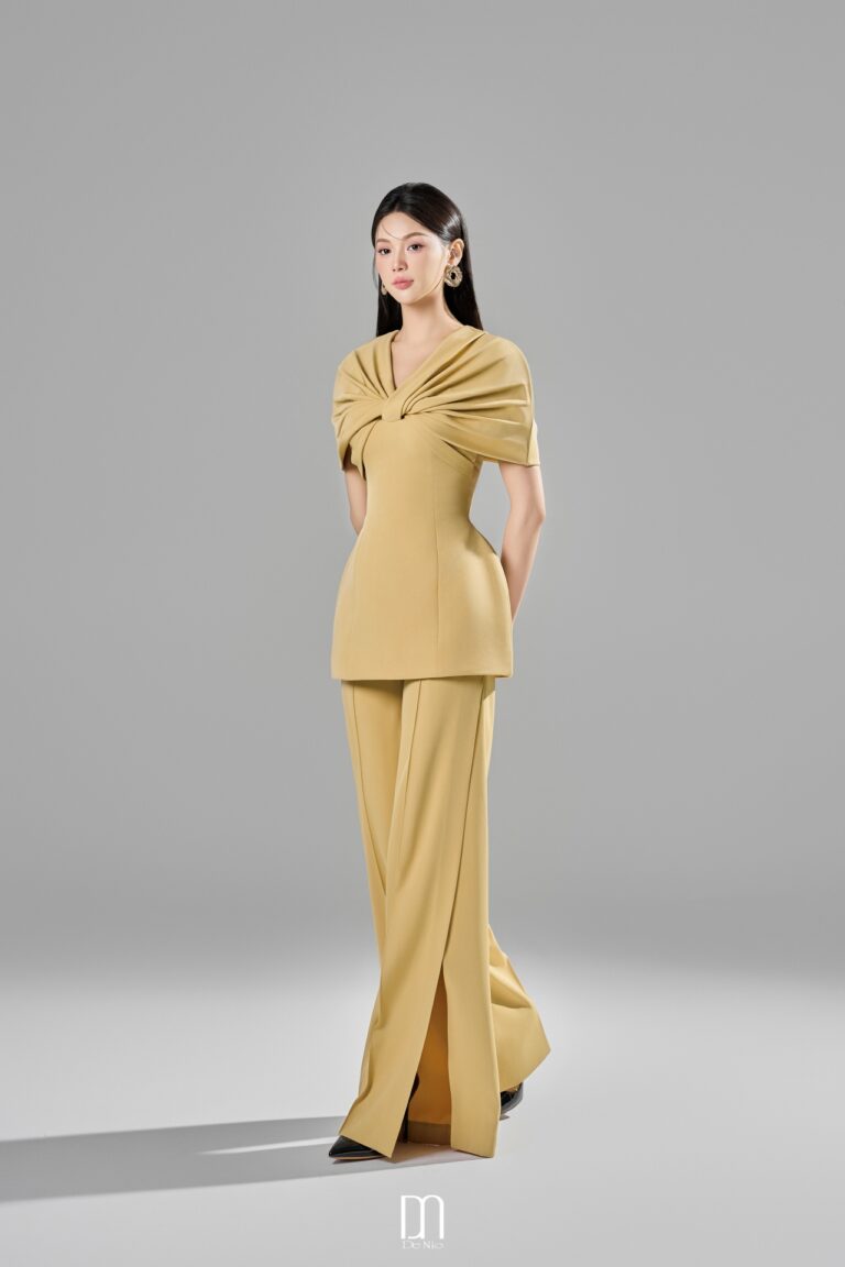 Larissa straight pants with side slit