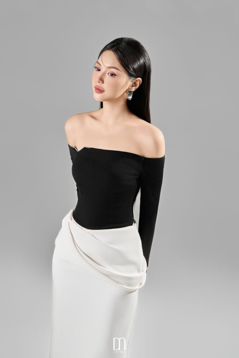 Belle Off -shoulder decorated V-cut top