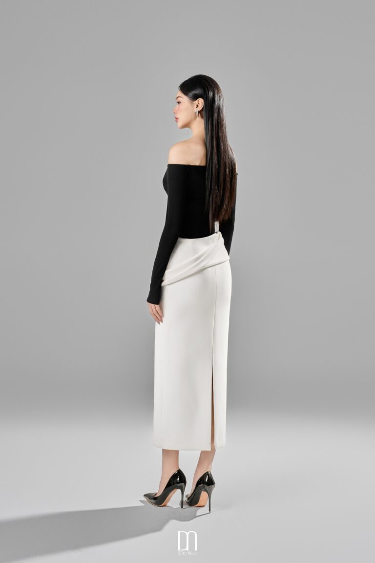 Belle Off -shoulder decorated V-cut top