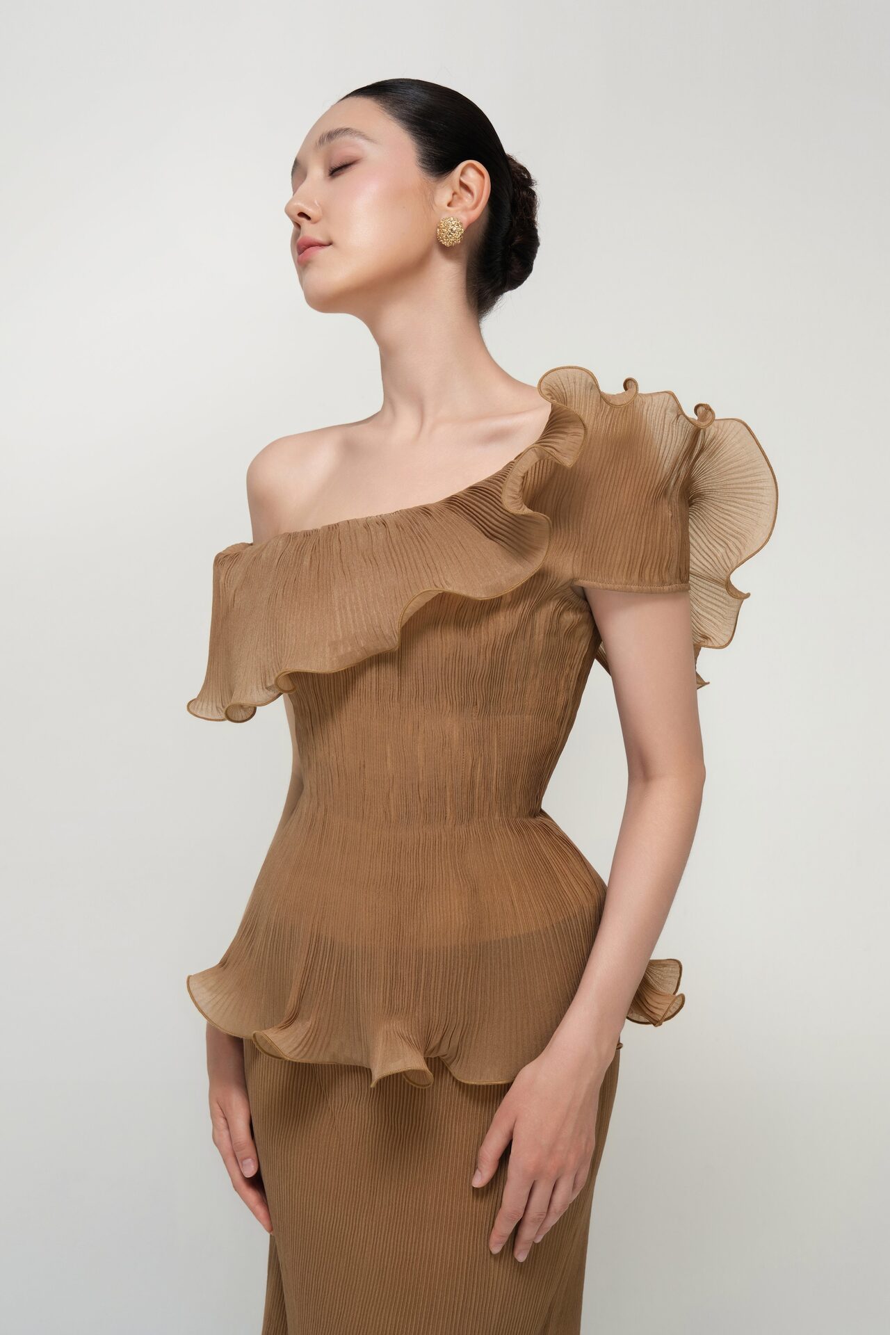 Rory off shoulder pleated peplum top