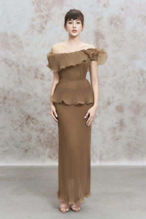 Rory off shoulder pleated peplum top