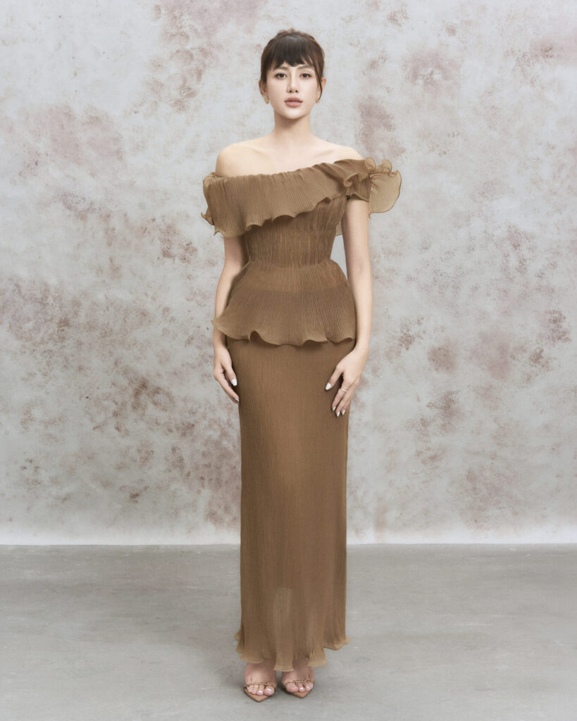Rory off shoulder pleated peplum top